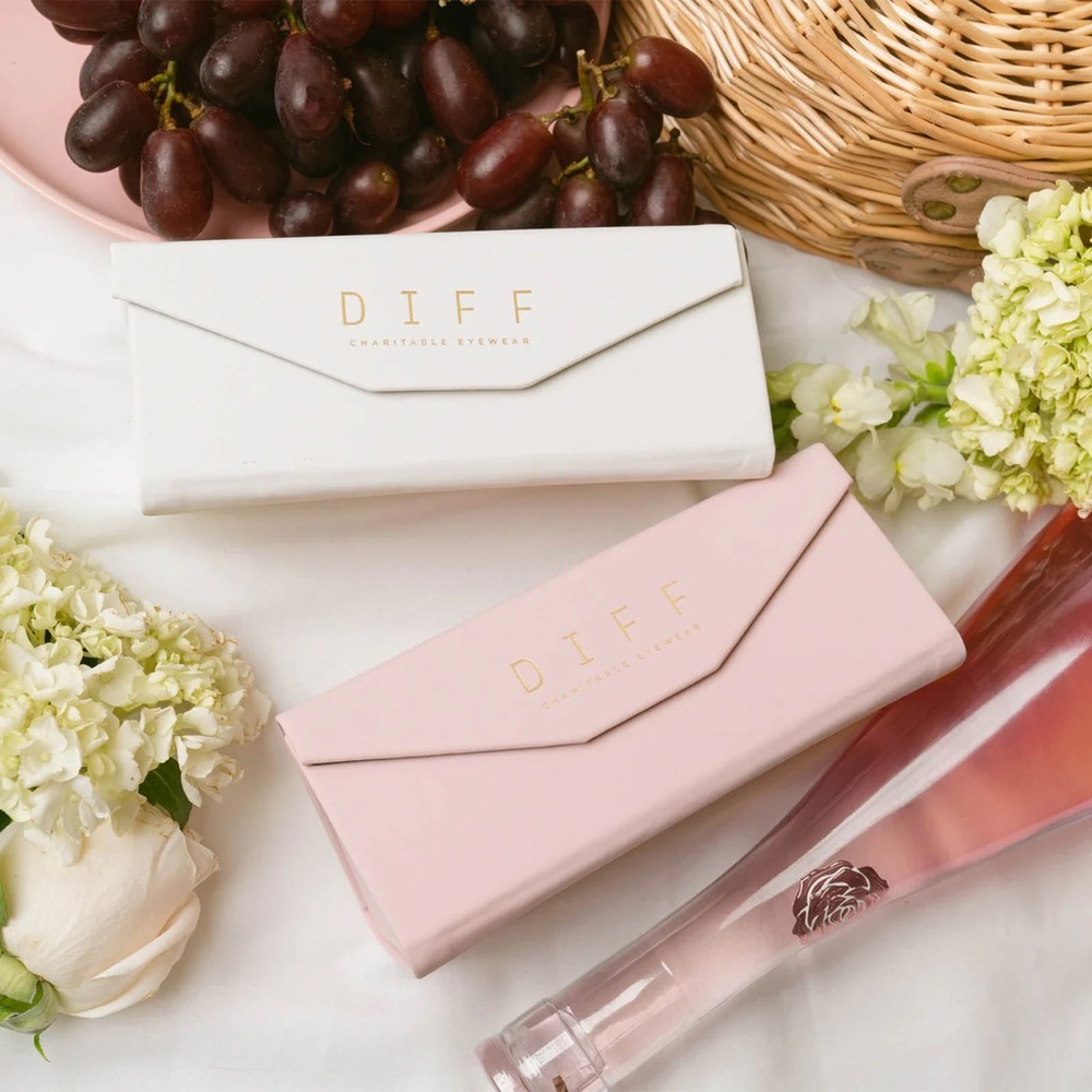 NEW! DIFF Eyewear White Tri-fold Sunglasses Case